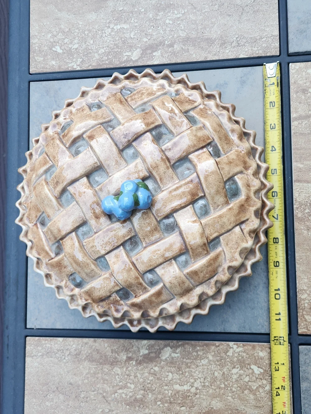 Ceramic Blueberry Pie Dish with Lattice Lid